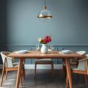 Jak ergonomicznie i funkcjonalnie ustawić stół w chłodnej jadalni, by zachować komfort i styl