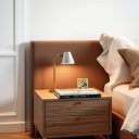 Szafki nocne: jak dopasować styl, rozmiar i funkcjonalność dla komfortu w sypialni