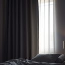 Błędy w zaciemnieniu sypialni: jak je rozpoznać i skutecznie poprawić komfort snu