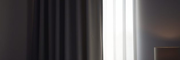 Błędy w zaciemnieniu sypialni: jak je rozpoznać i skutecznie poprawić komfort snu