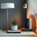 Organizacja stolika nocnego: jak połączyć funkcjonalność z porządkiem i stylem w sypialni