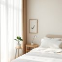 Dekoracje do sypialni w stylu minimalizmu: jak wybrać proste dodatki tworzące harmonię i porządek