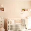 Pokój niemowlaka: jak zaprojektować funkcjonalną i bezpieczną przestrzeń dla maluszka i rodziców